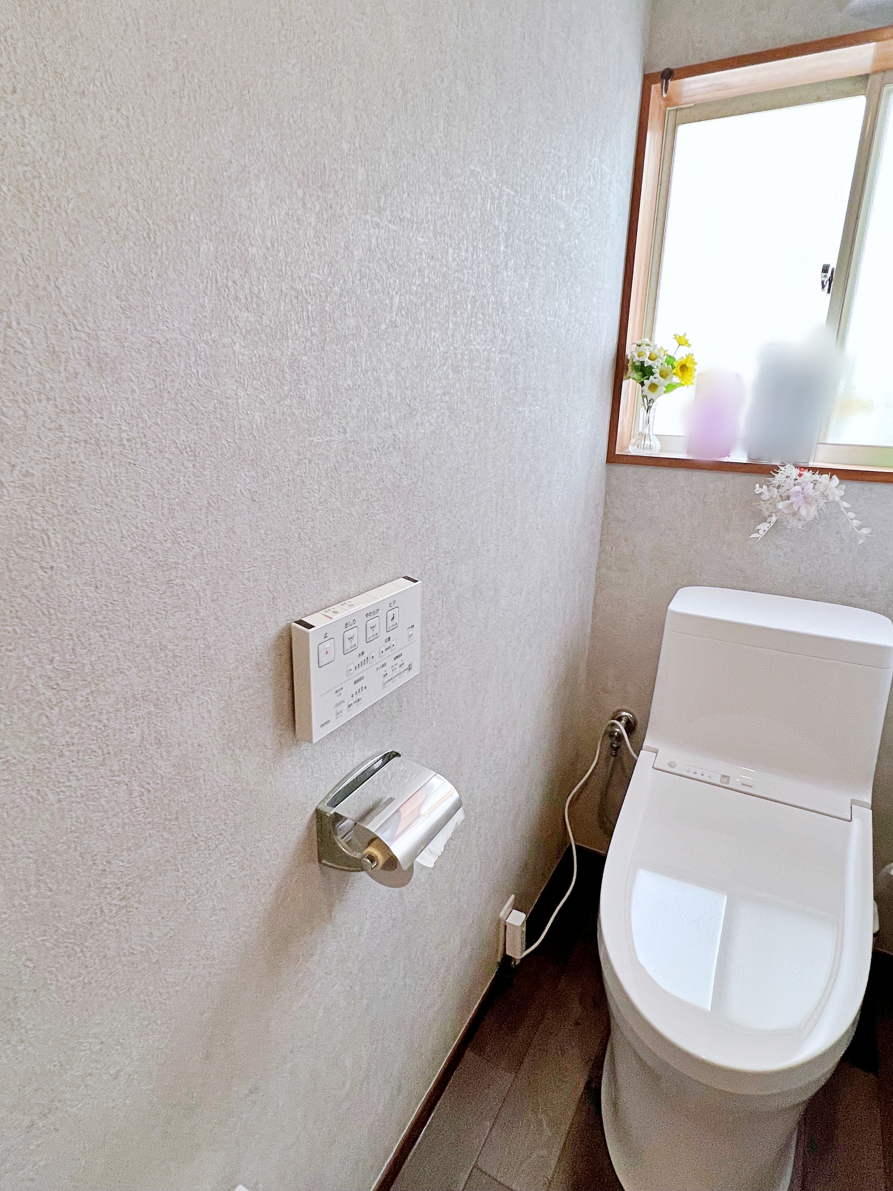 明るく清潔感あるトイレ空間になりました